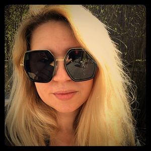 Meet your Posher, Eve